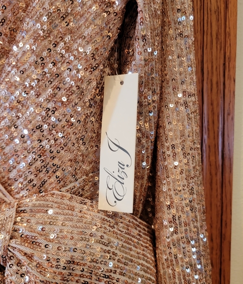 NWT Elegant Sequin Evening Gown Size 14 - Picture 5 of 7